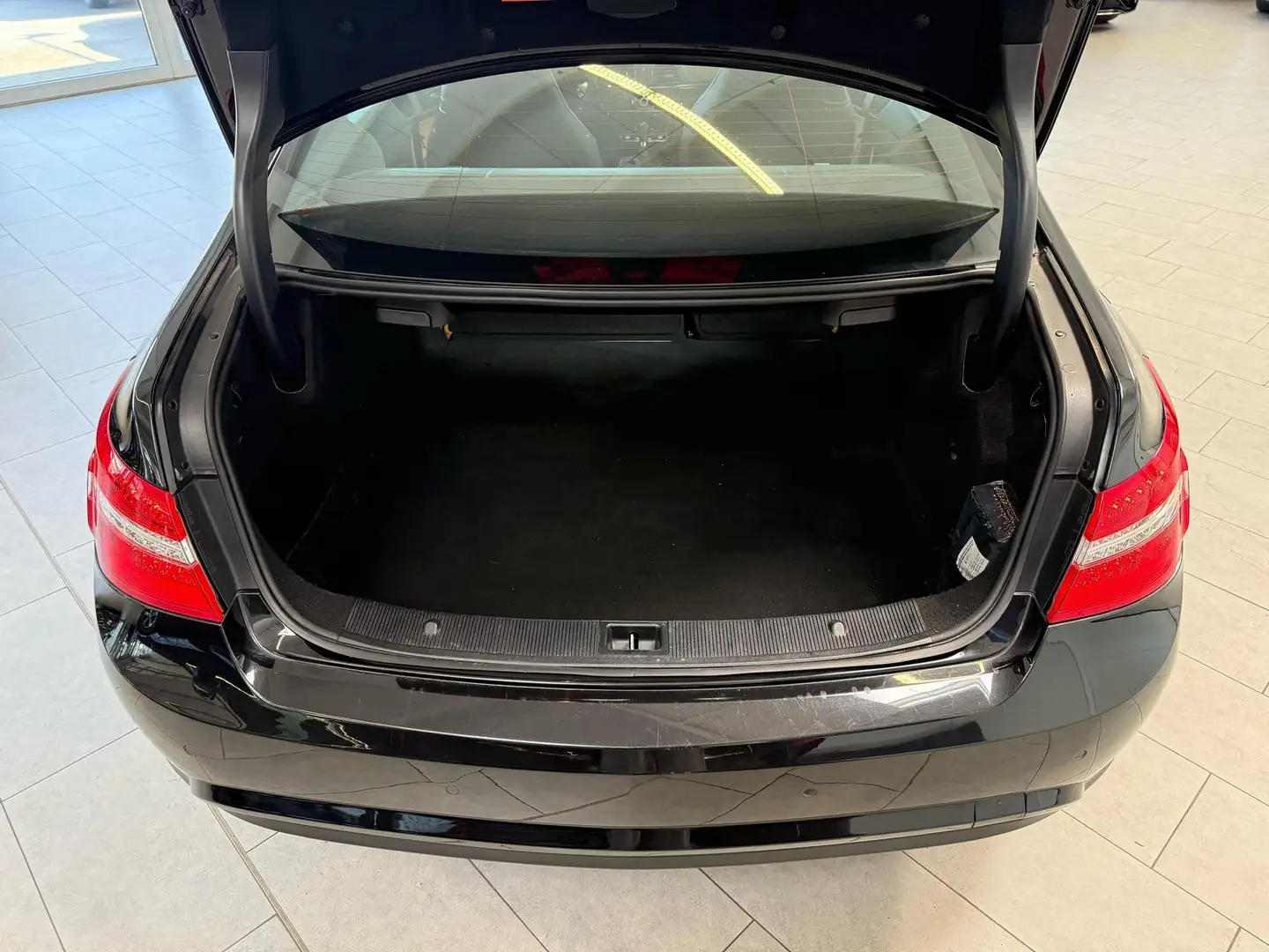 Vehicle image, number 6