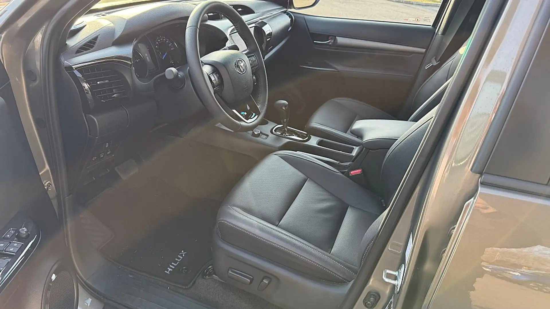 Vehicle image, number 9