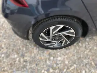 Vehicle image thumbnail, number 7