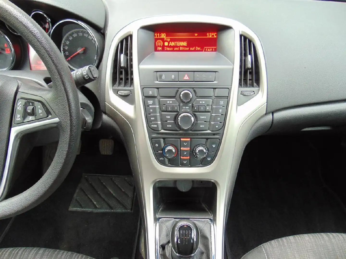 Vehicle image, number 9