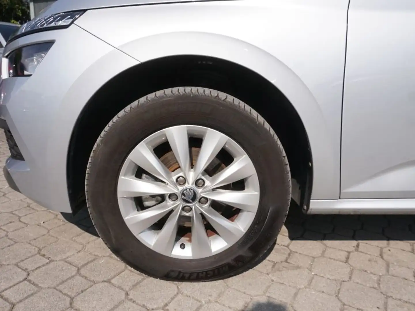 Vehicle image, number 5
