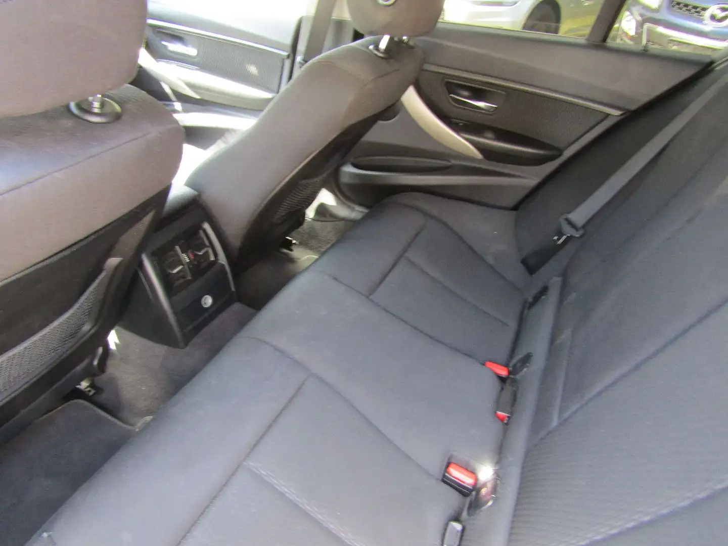 Vehicle image, number 9