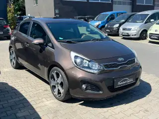 Vehicle image thumbnail, number 3