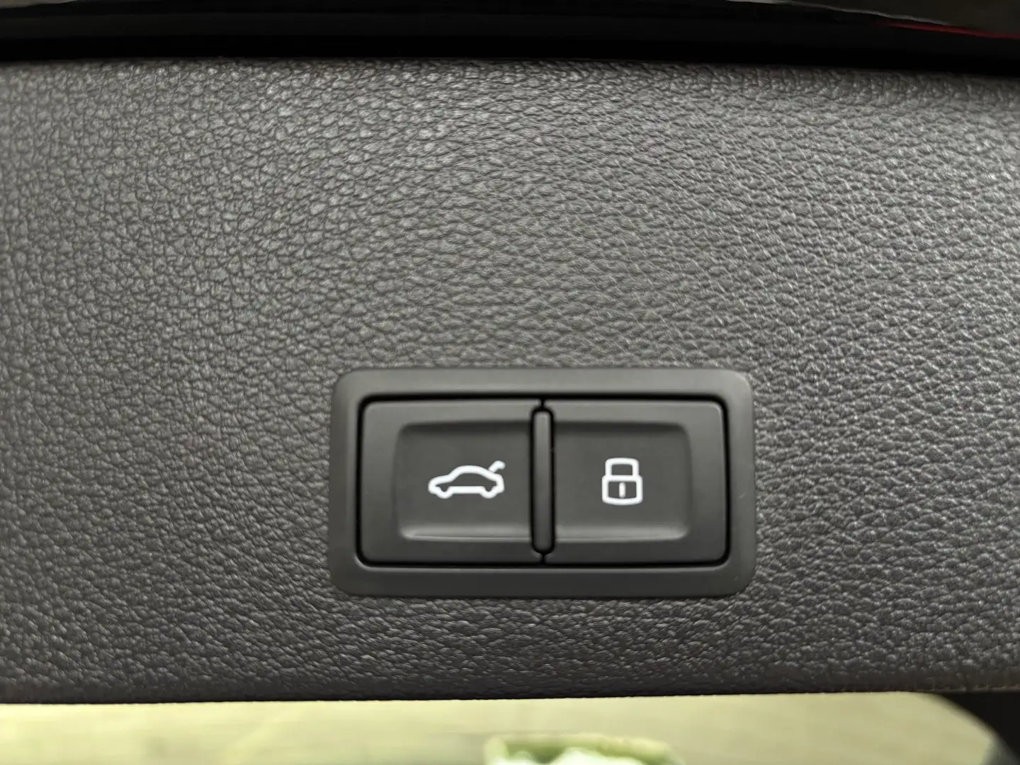 Vehicle image, number 12