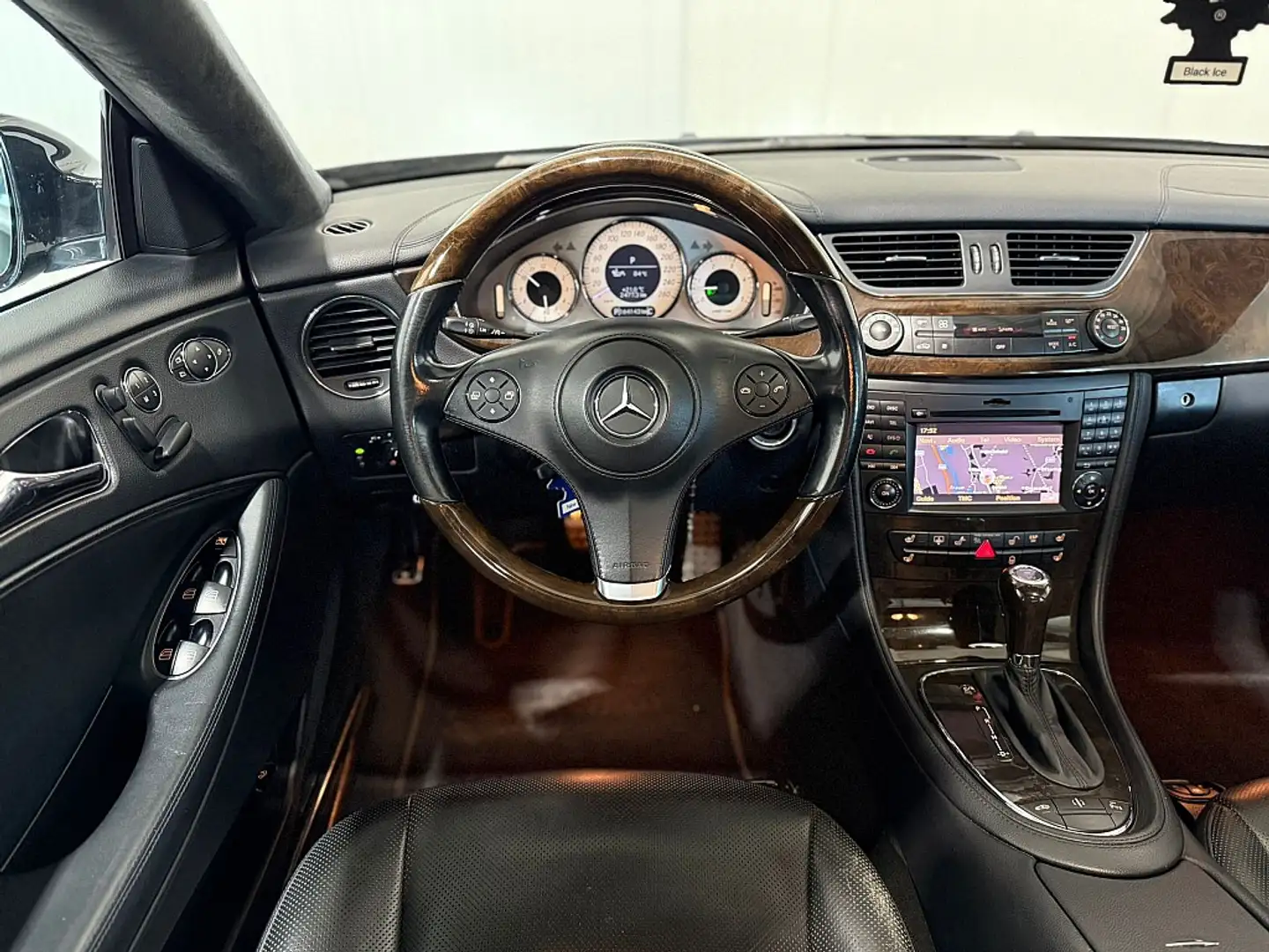 Vehicle image, number 16