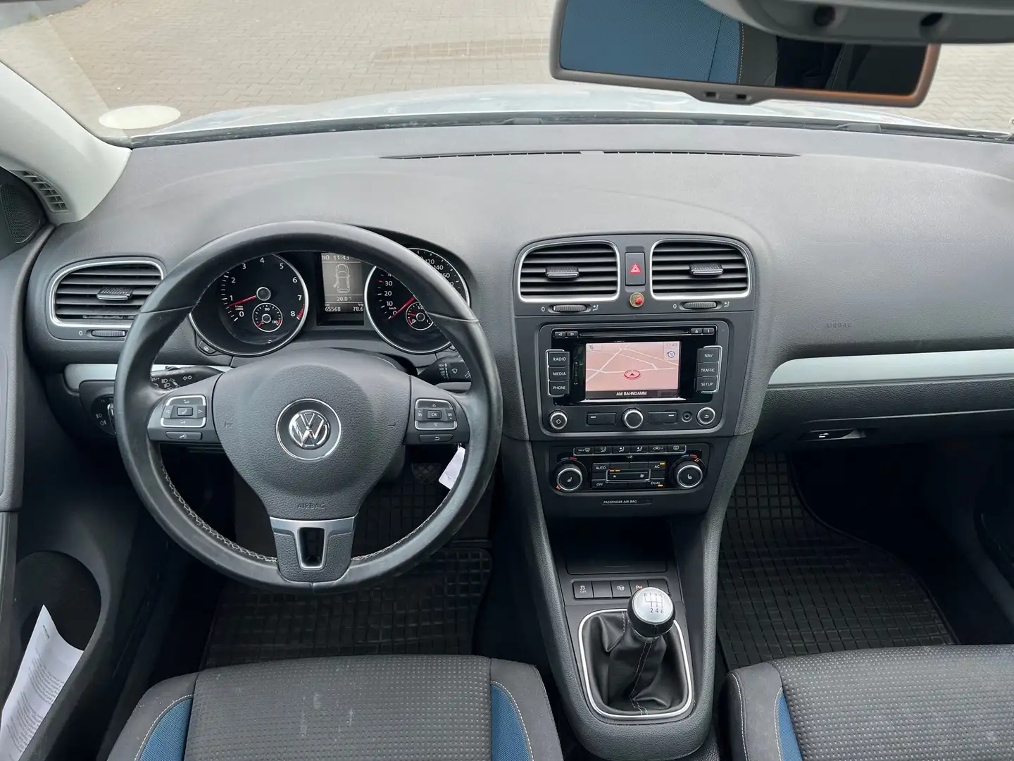 Vehicle image, number 12