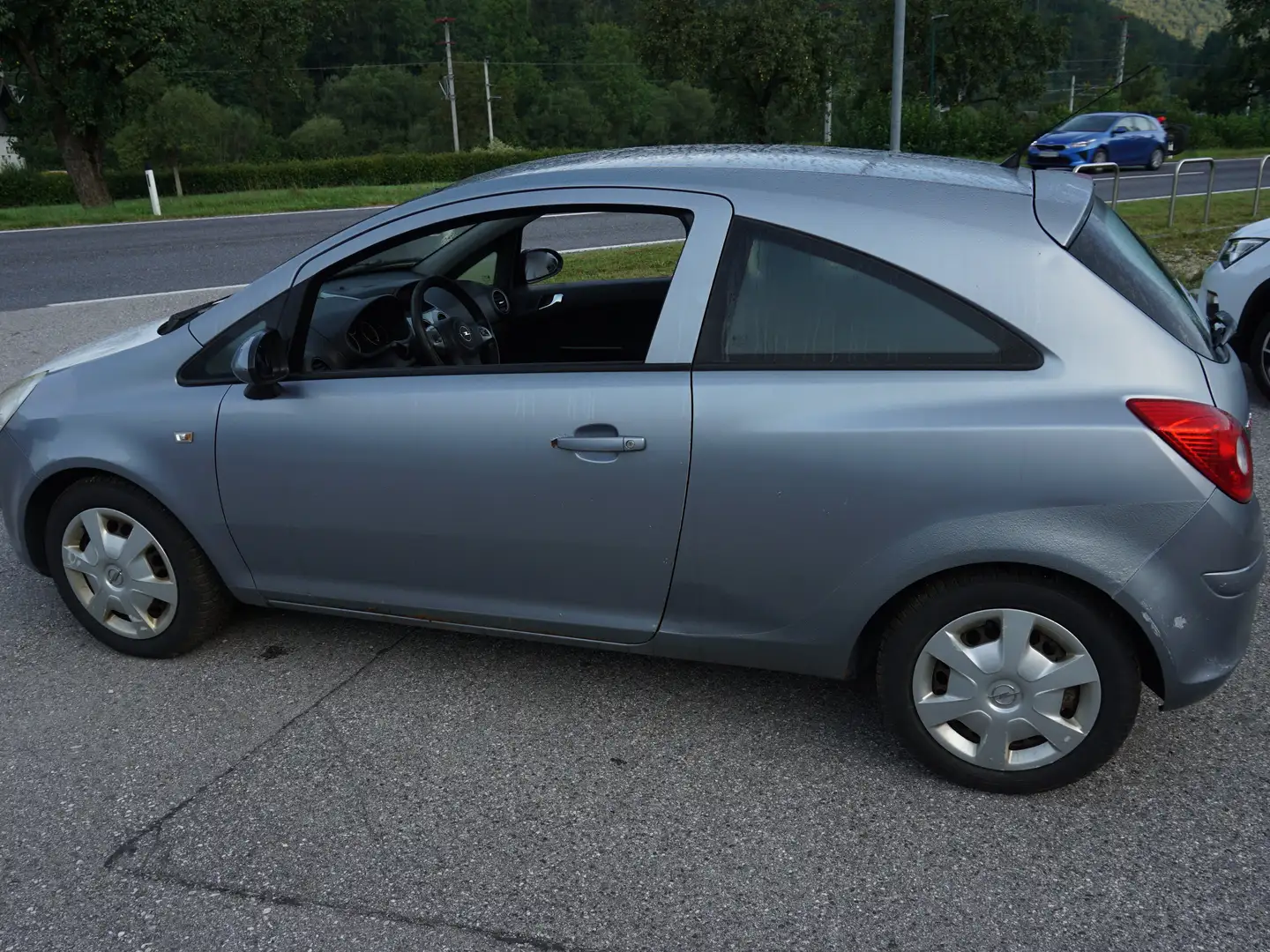 Vehicle image, number 4
