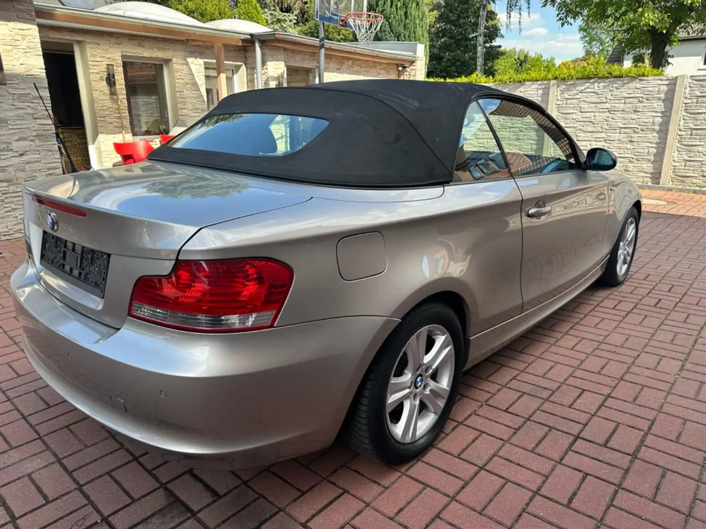 Vehicle image, number 4