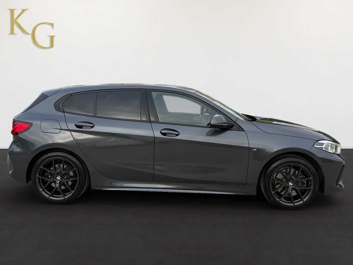 Vehicle image, number 9