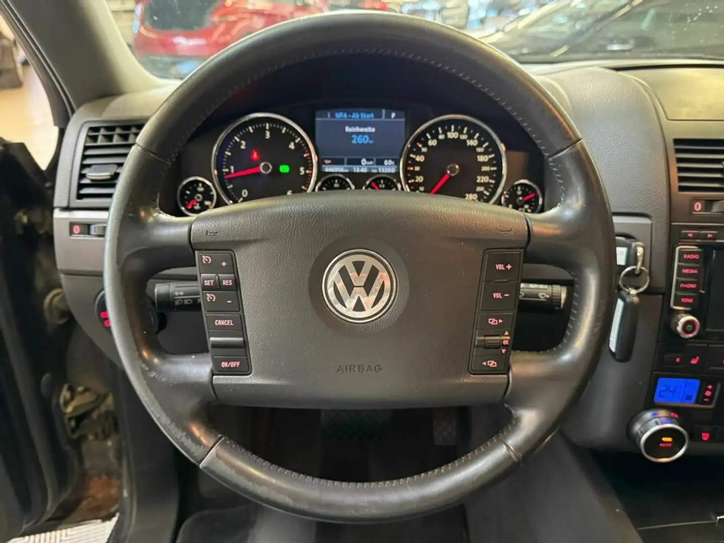 Vehicle image, number 8