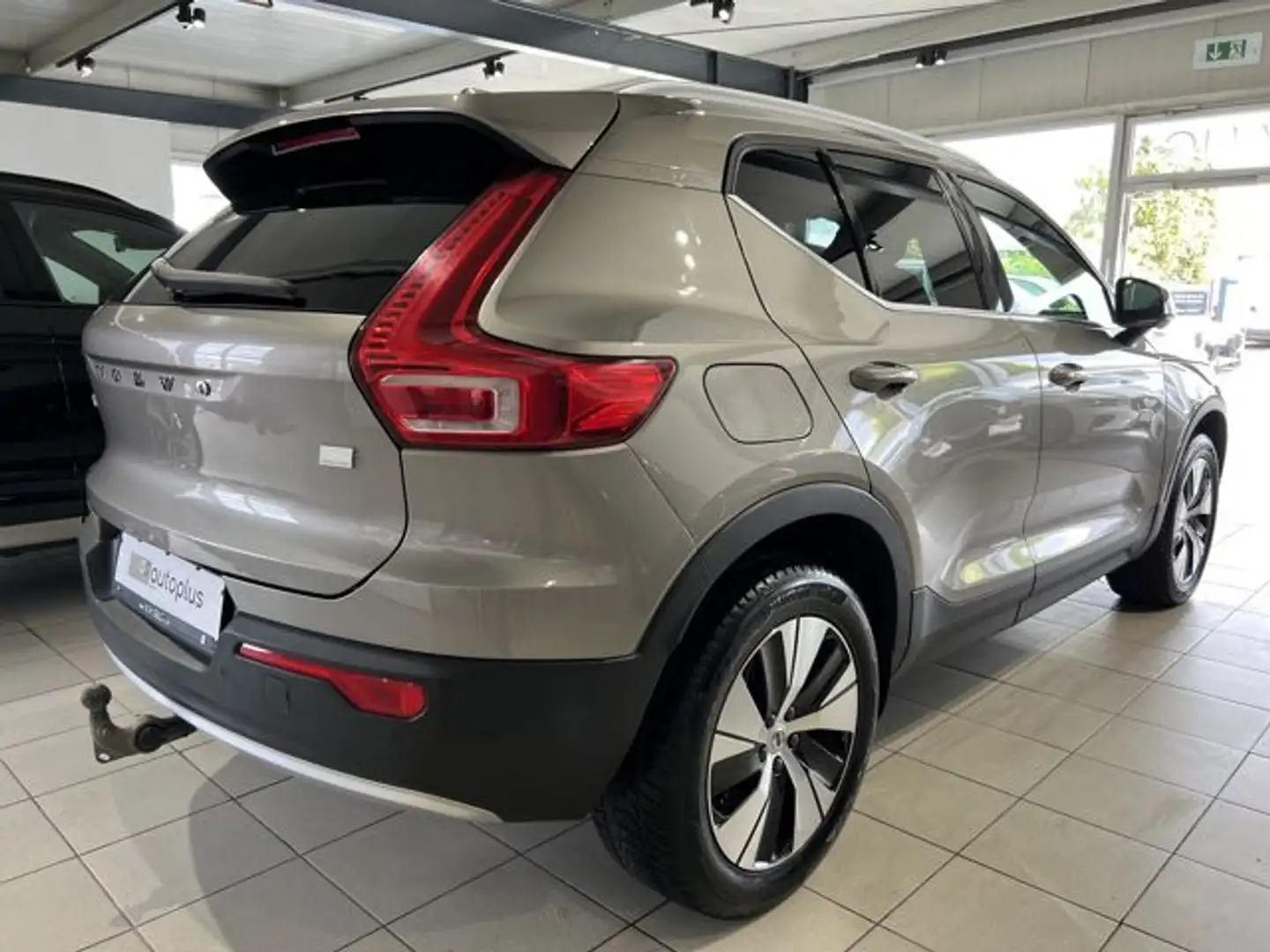 Vehicle image, number 6