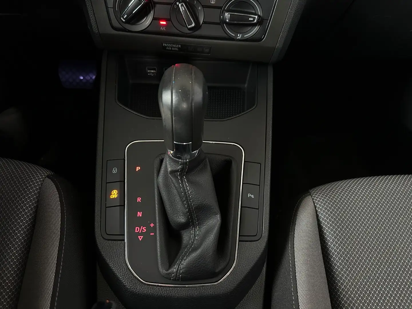 Vehicle image, number 13