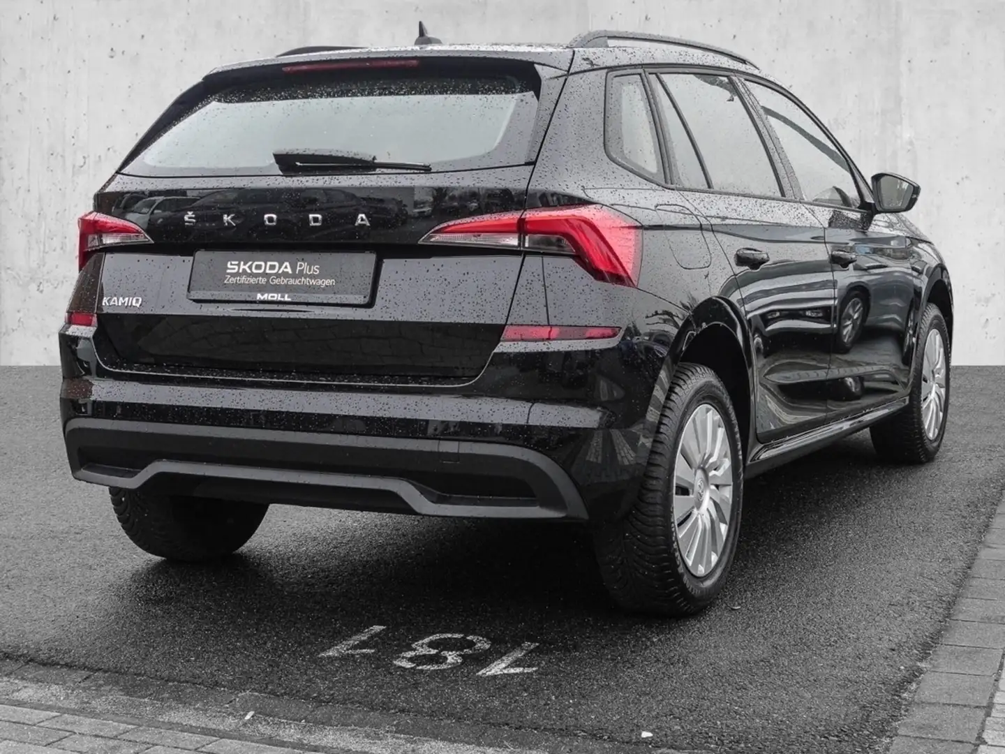 Vehicle image, number 4
