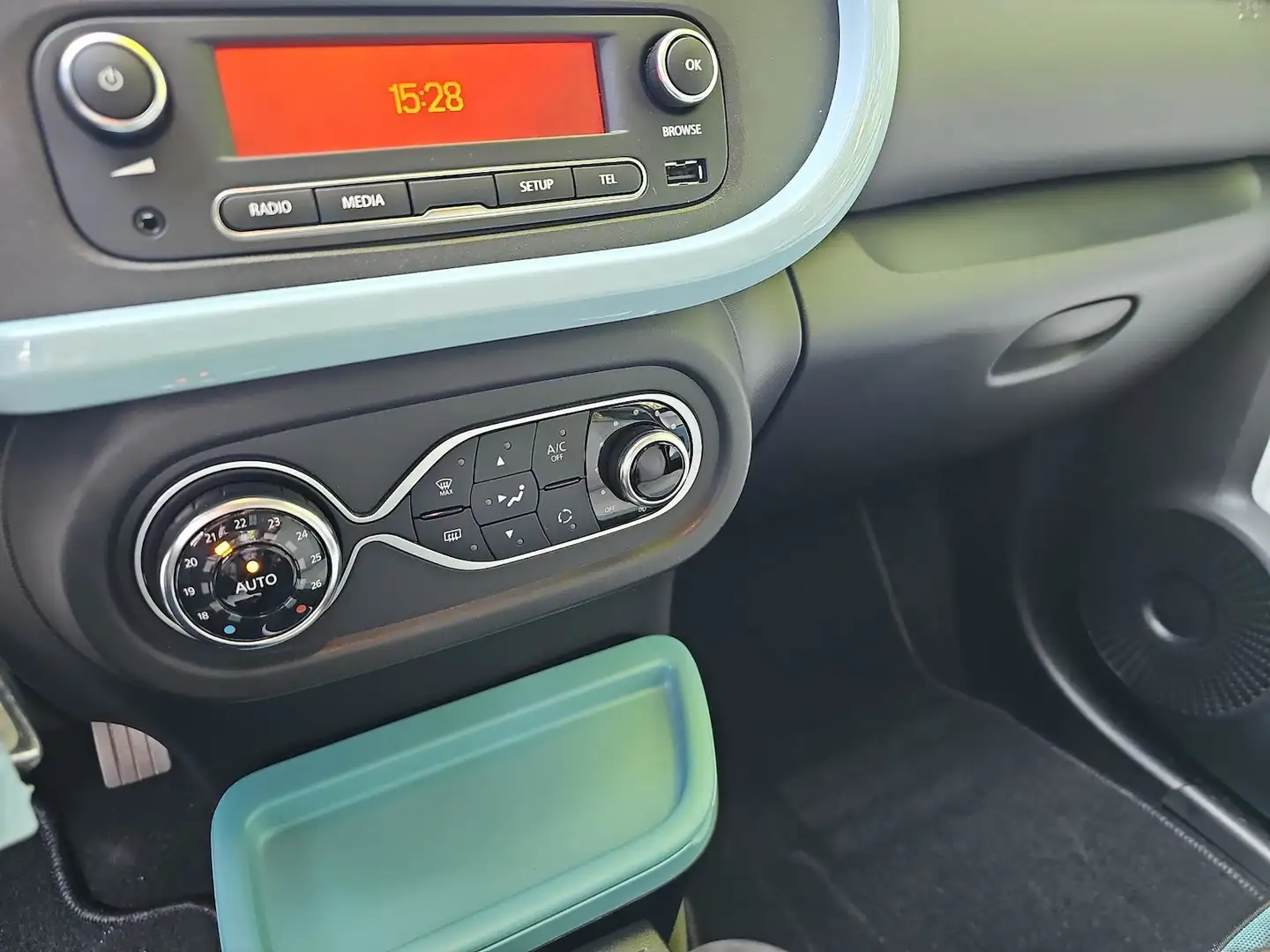 Vehicle image, number 9