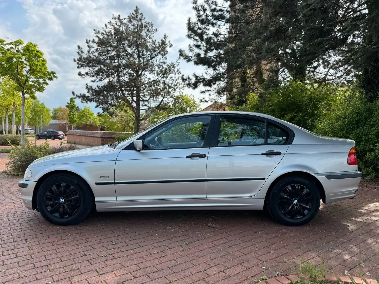 Vehicle image, number 2