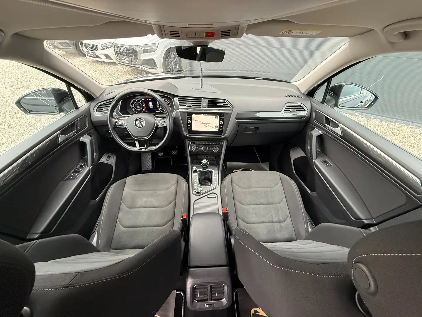 Vehicle image, number 12