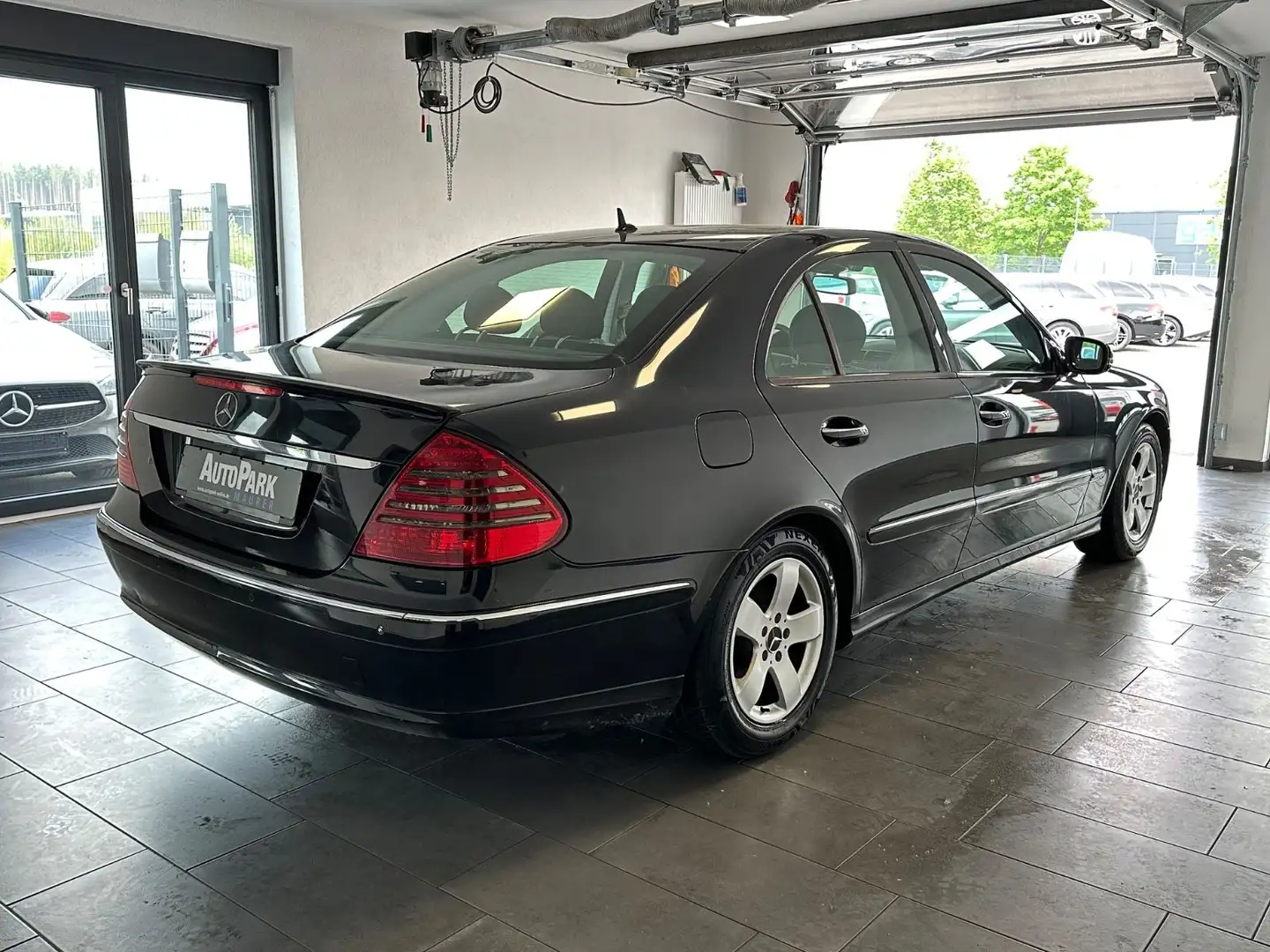 Vehicle image, number 6