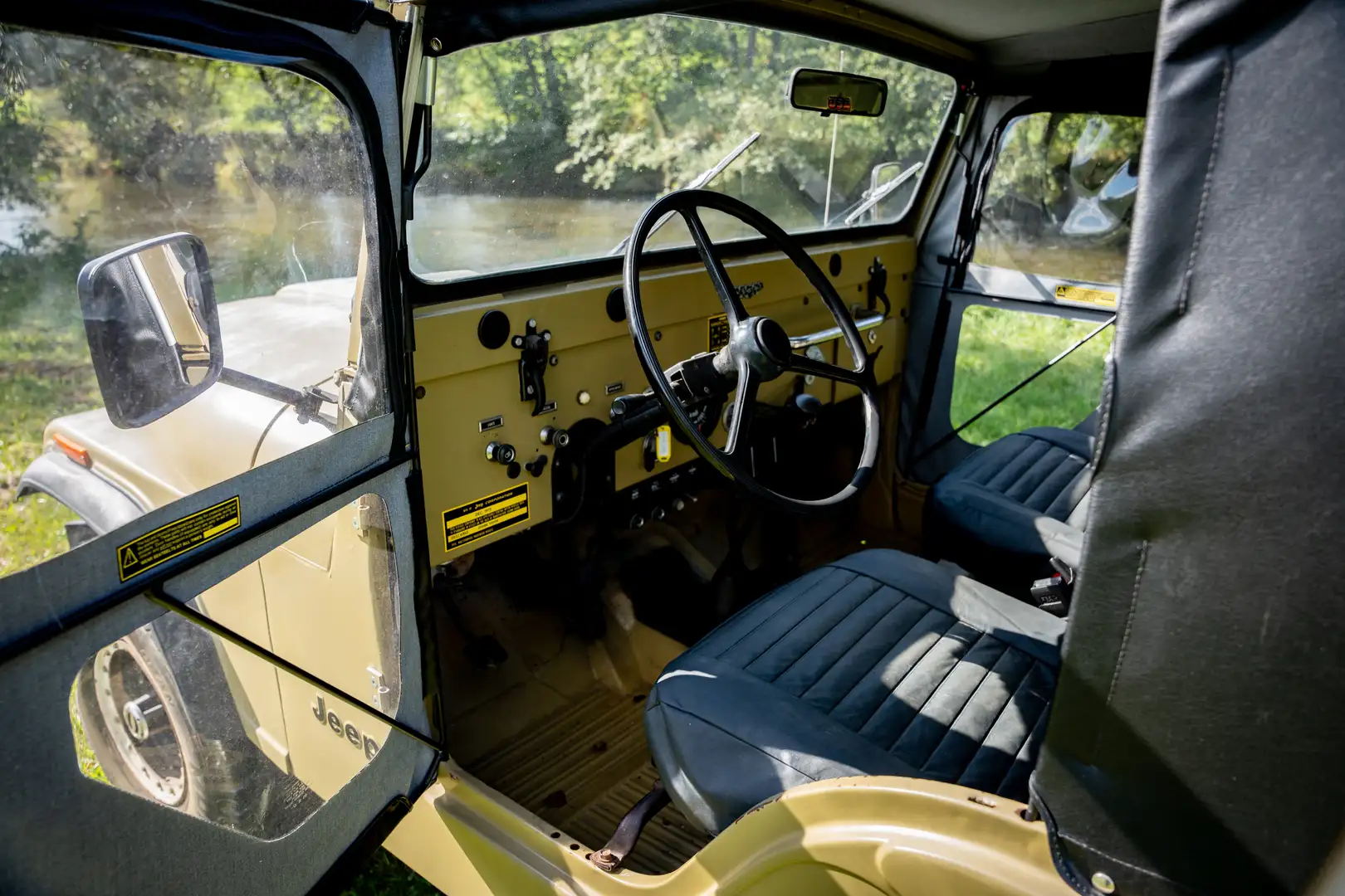 Vehicle image, number 13