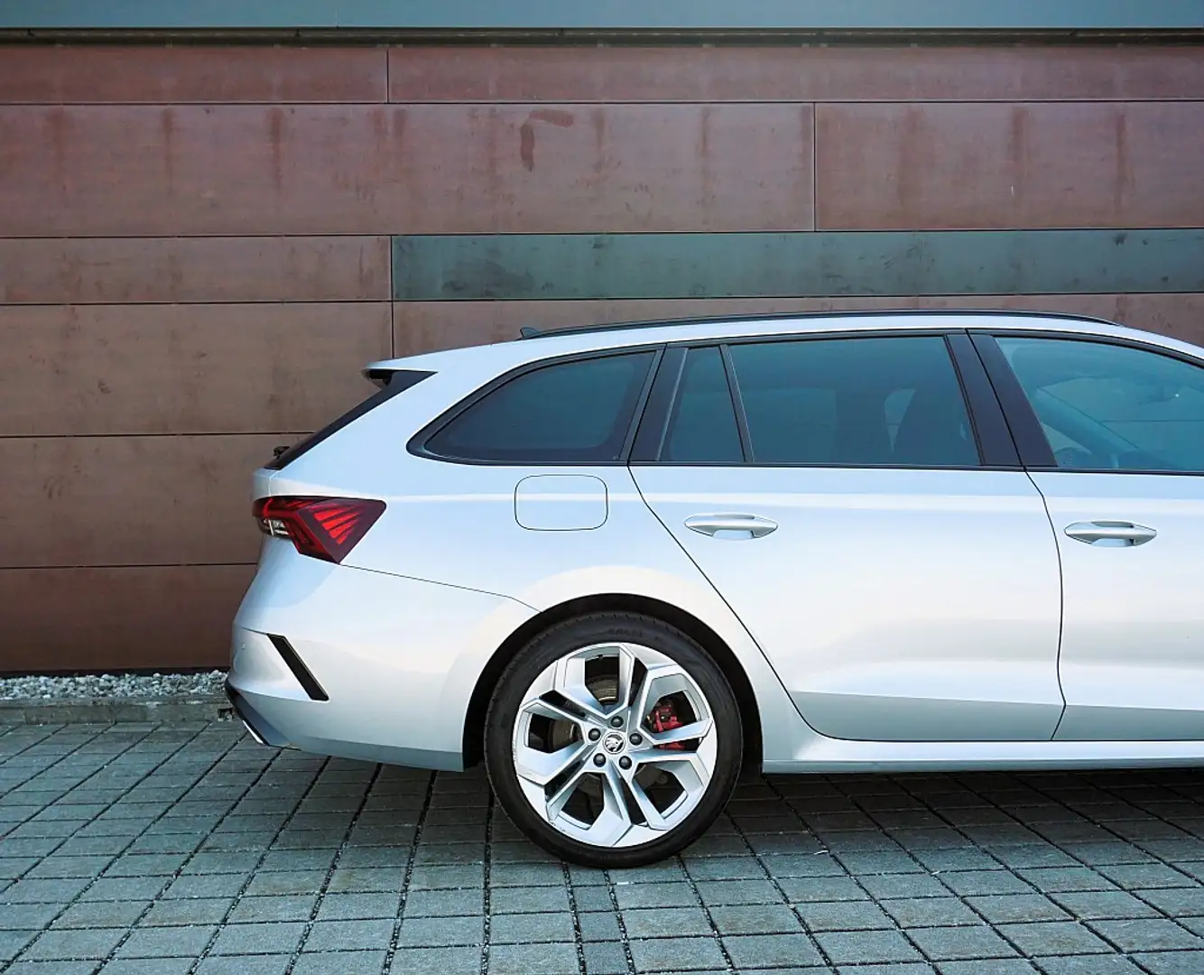 Vehicle image, number 9