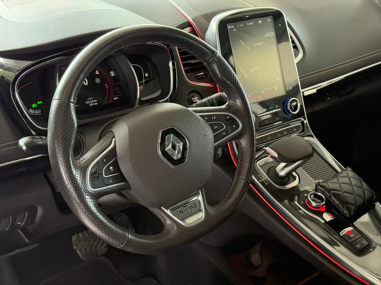 Vehicle image, number 12