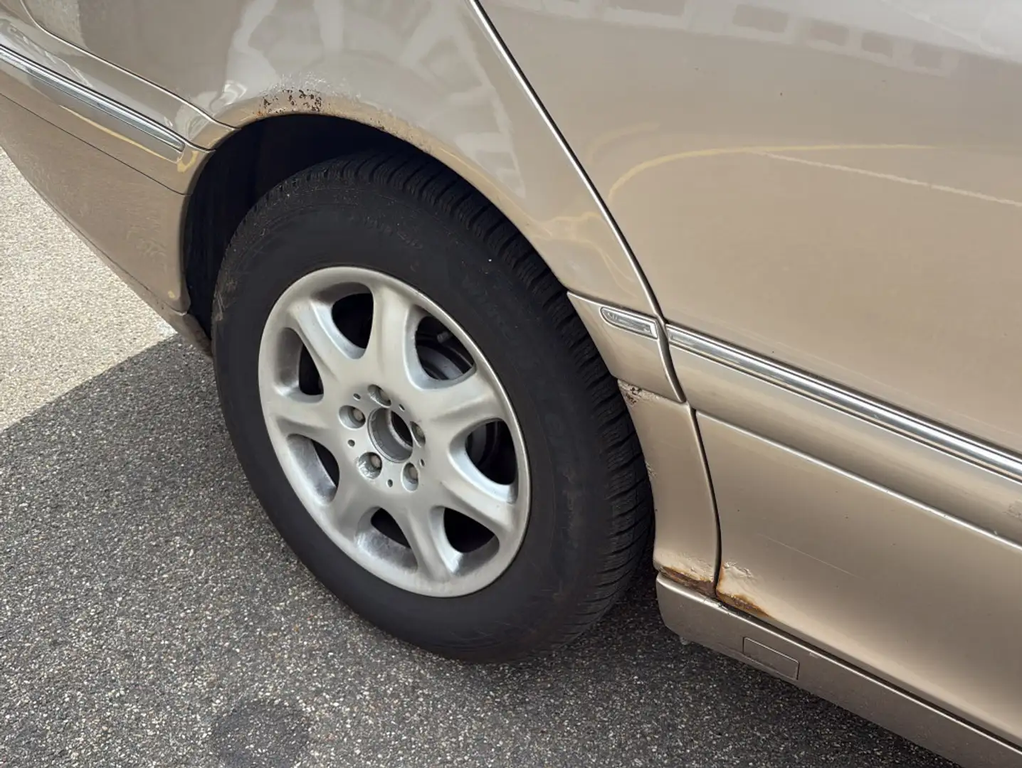 Vehicle image, number 13