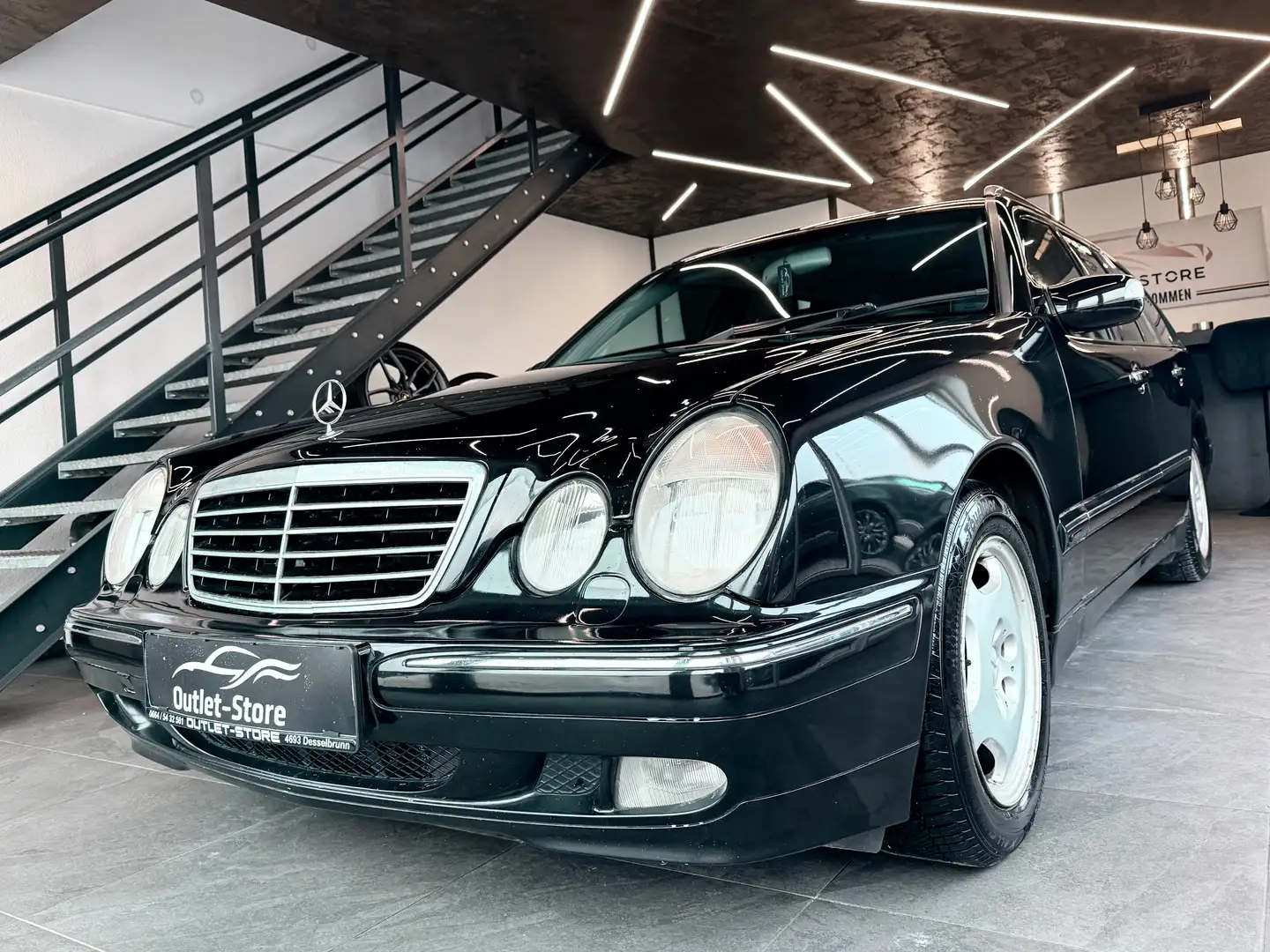 Vehicle image, number 1