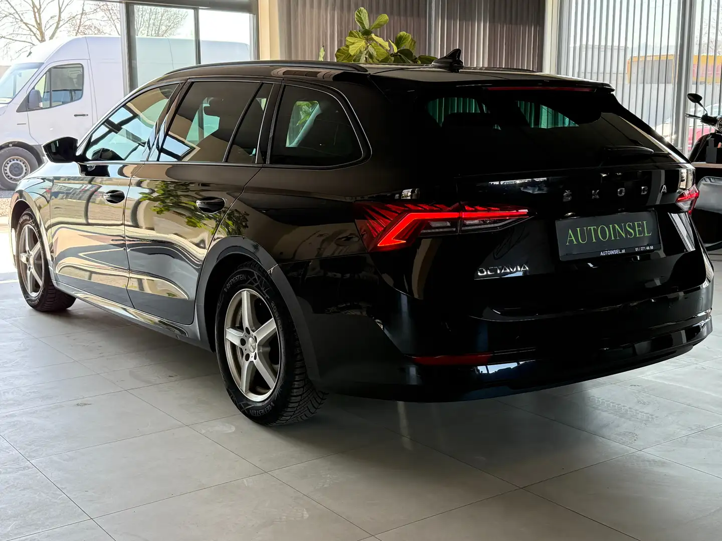 Vehicle image, number 4