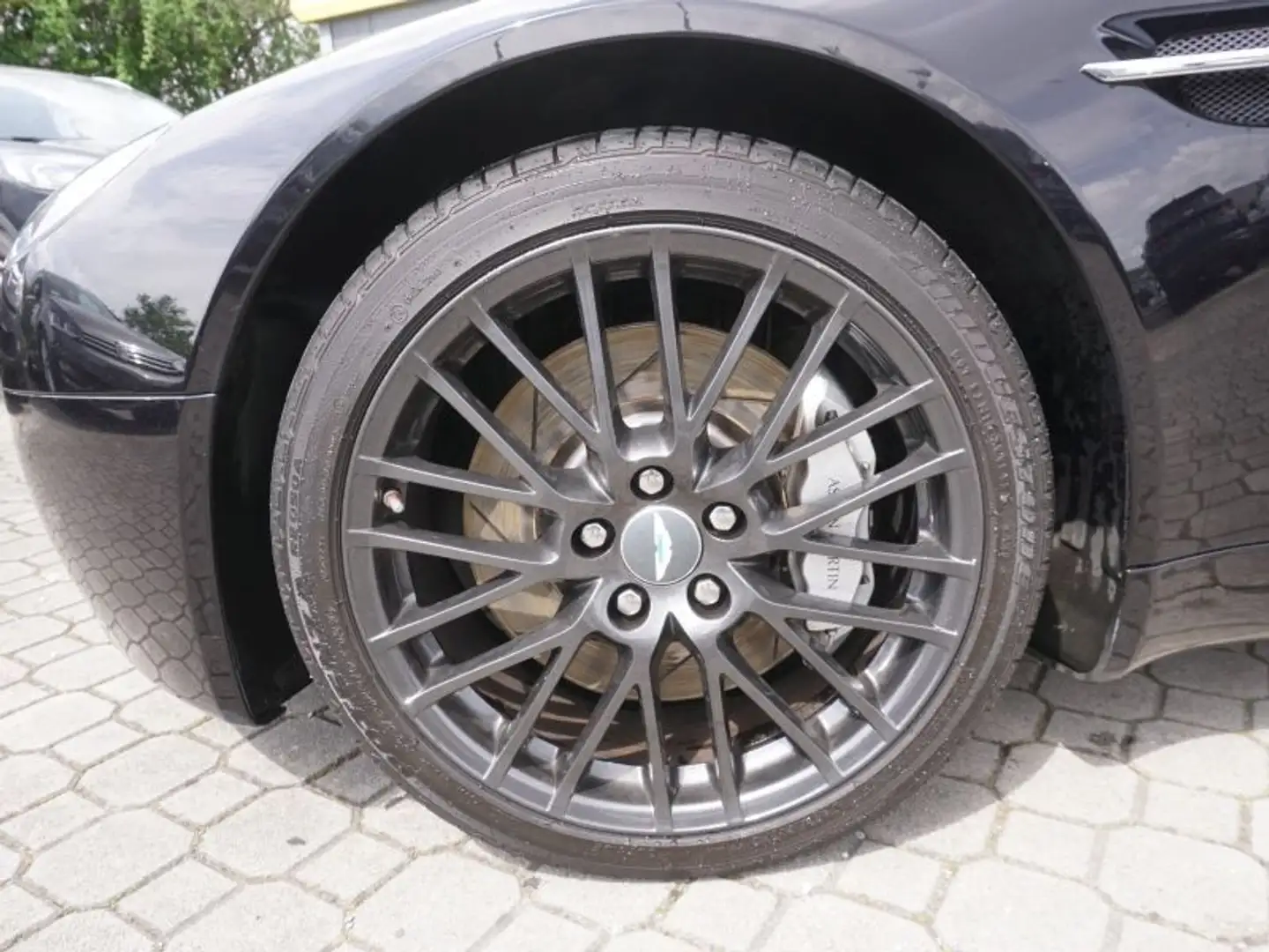 Vehicle image, number 6