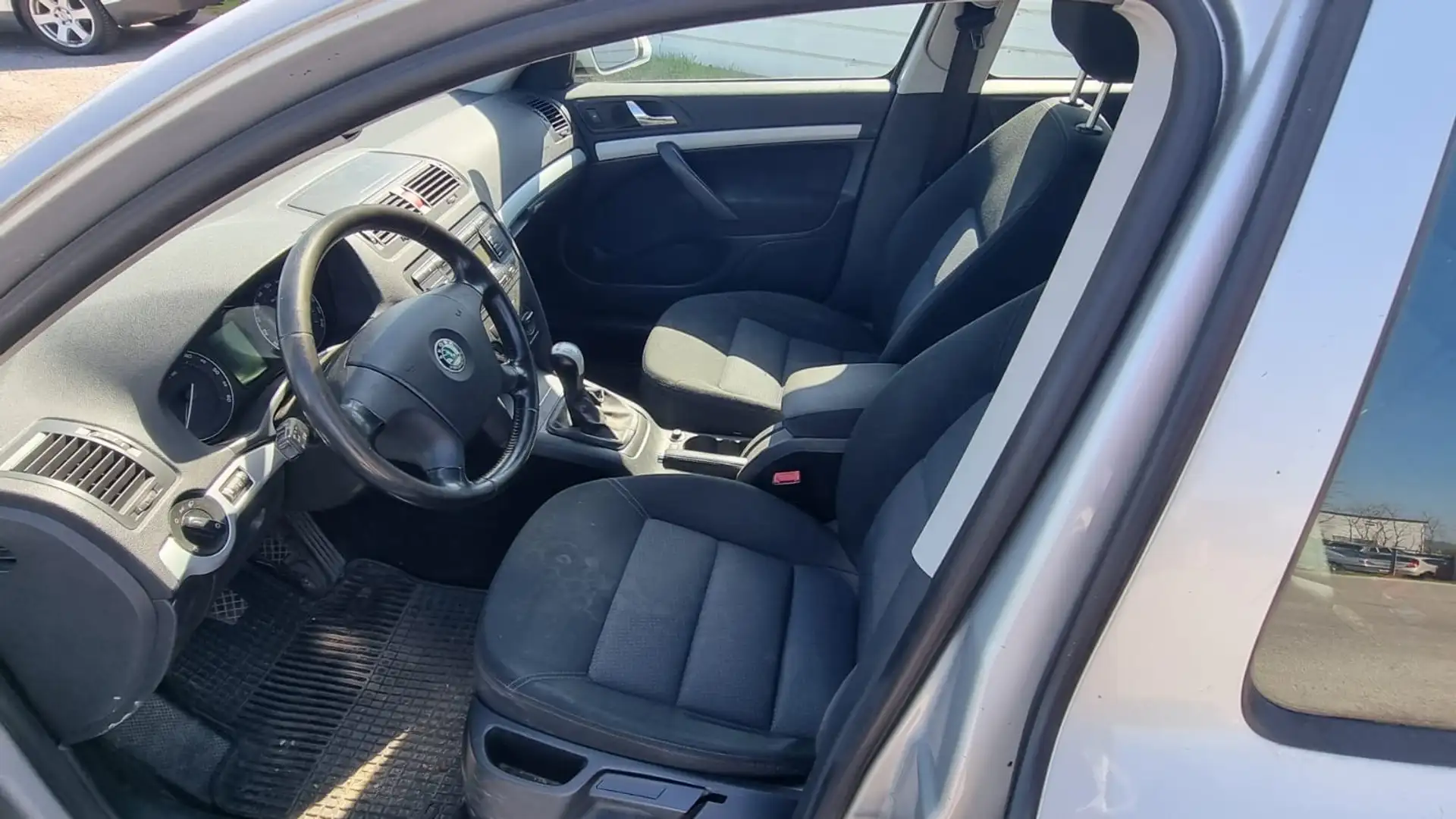 Vehicle image, number 9