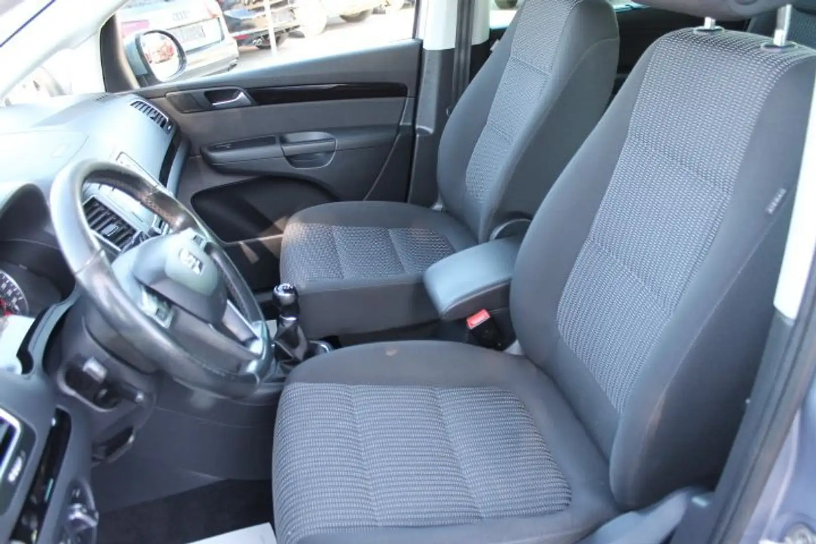Vehicle image, number 8