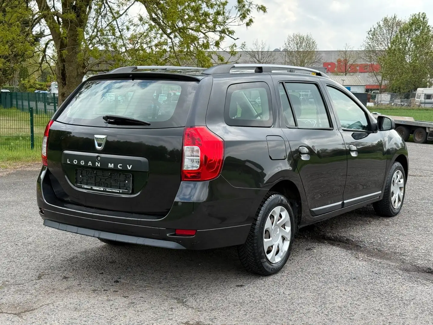 Vehicle image, number 8