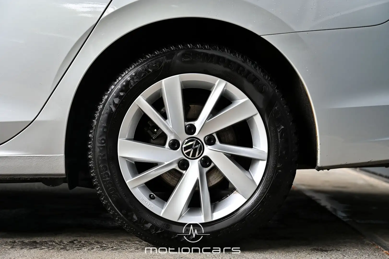 Vehicle image, number 8