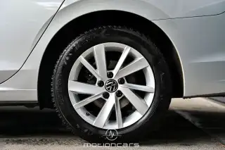 Vehicle image thumbnail, number 8
