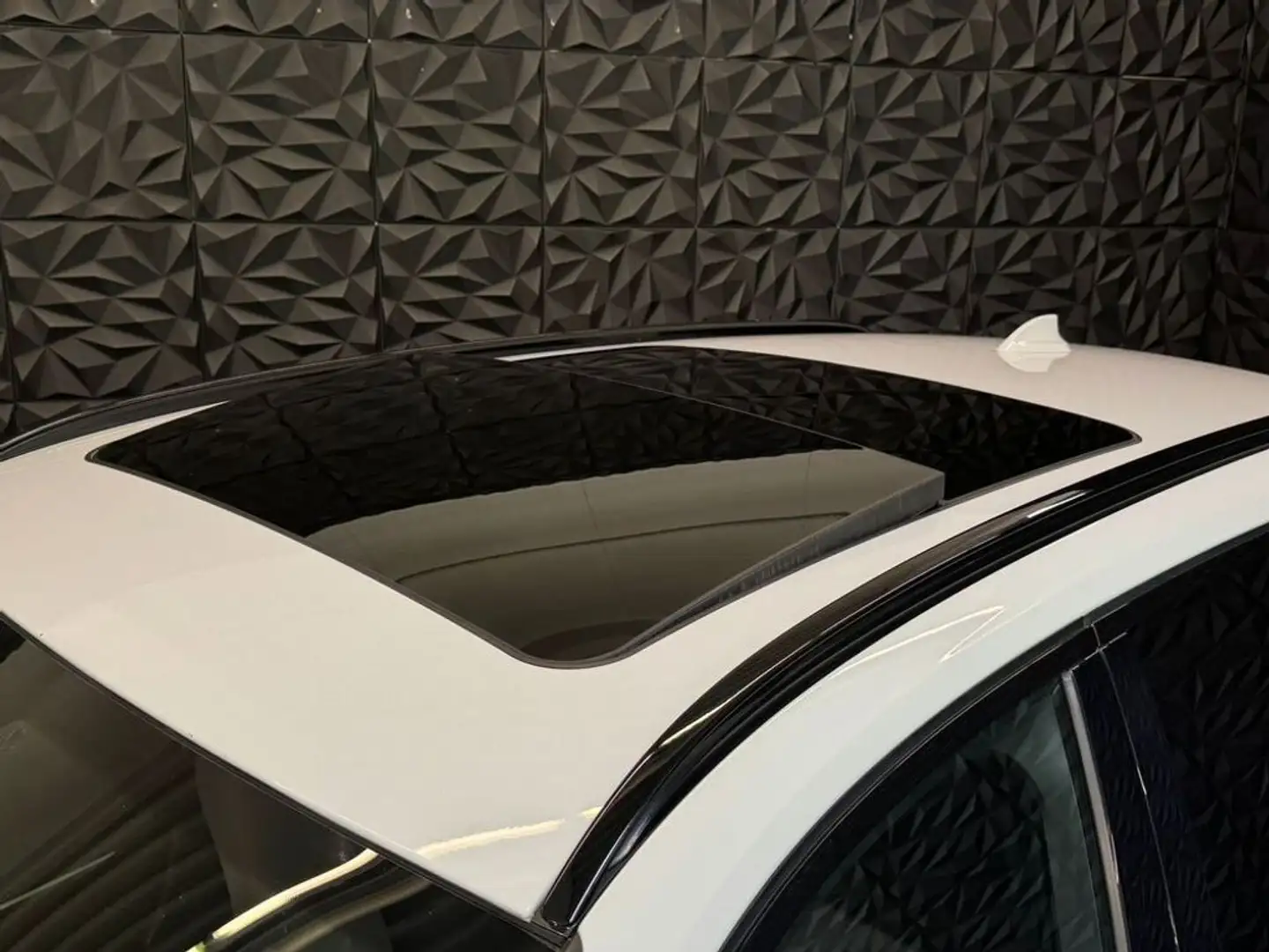 Vehicle image, number 8